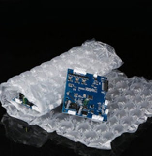 Xianghao Packaging really recommends the newly developed strong bubble paper for you. The bubble is no longer like the traditional bubble paper. The bubble is too small and the buffer effect is not enough. It has to be wrapped in several layers.  The strong bubble paper has larger bubbles, so you don't need to waste too much bubble paper on the packaging. You only need to wrap a layer of bubble paper on the product to protect your goods by 360 °.  Strong bubble paper has a good cushioning and pressure resistance effect, in addition to taking into account the safety of packaging, let people have a further understanding of the aesthetics of packaging.  In addition to being cost-effective, the strong bubble paper also takes into account the stronger cushioning effect of product protection, effectively reduces logistics costs, and achieves a friendly environment to replace the traditional bubble paper, poly dragon, foam and other buffer packaging.