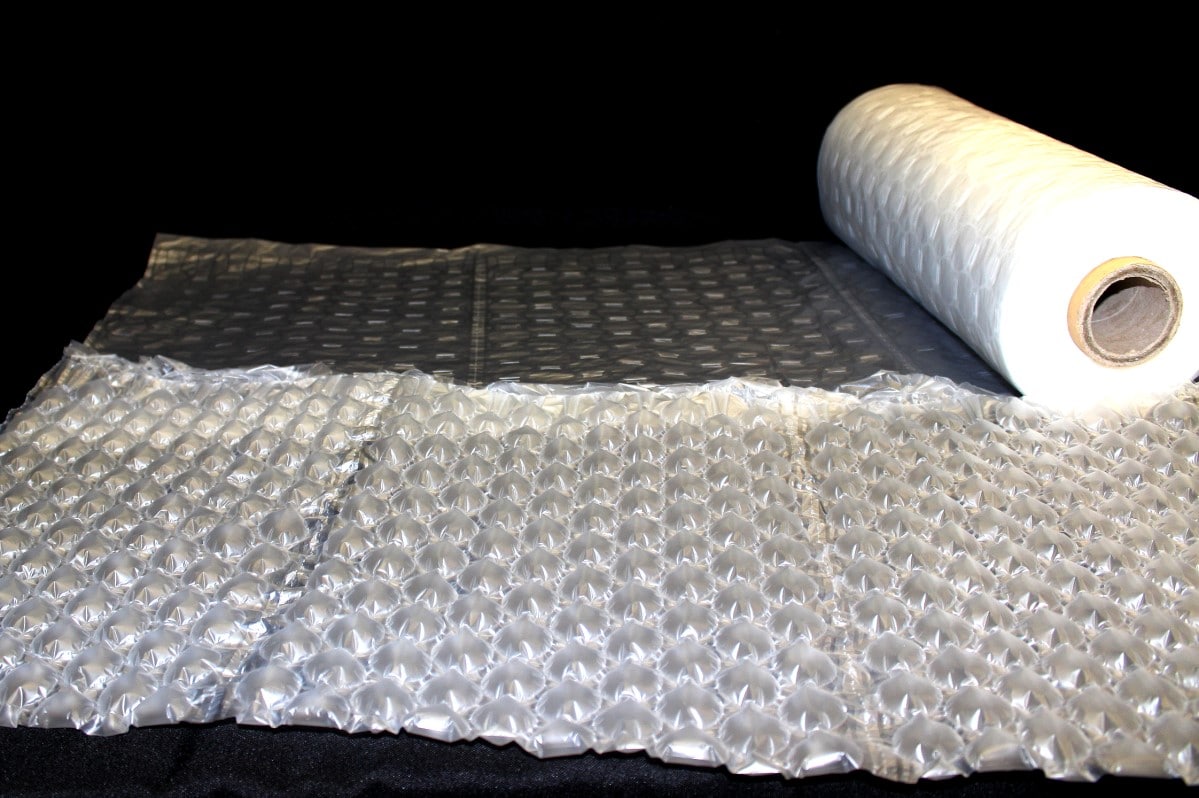 Buffer packaging material Traditional bubble cloth-The improved strong bubble paper has a shock absorption effect and a wide coverage. The maximum convenience of the strong bubble cloth does not need to be cut by hand to tear, and can quickly provide a good buffer effect for the packaging of naked products. There are many styles of cushioning material strong bubble cloth, suitable for packaging of various products and filling the voids in the box. The production is also very simple. Just use a cushion air cushion machine at home, factory, office to make bubble bags and bubble cloth.